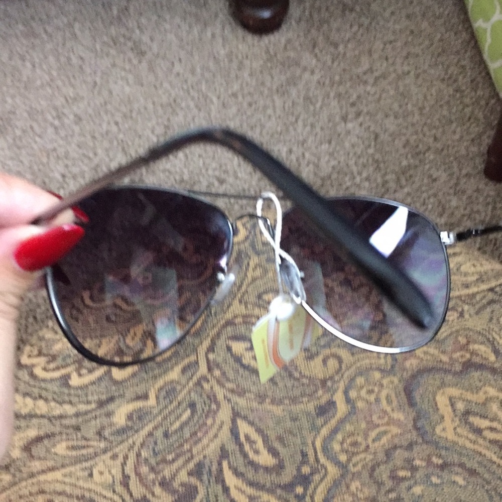 Sun glasses - Picture 3 of 4